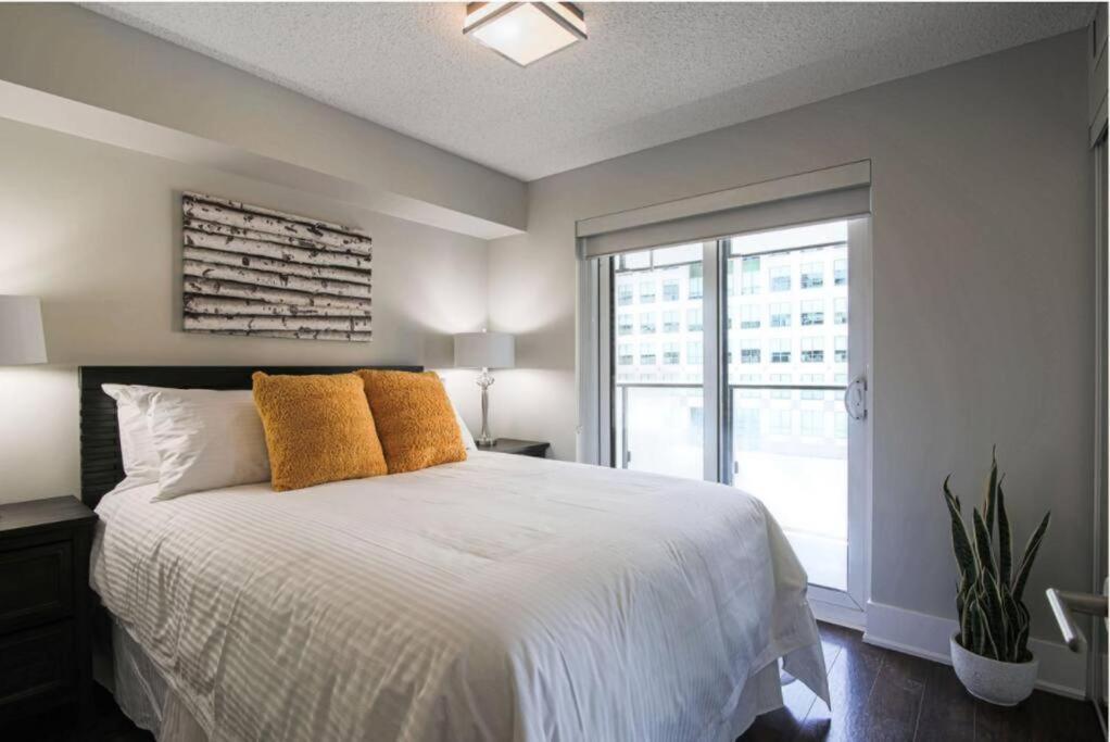 Skyline Suites - Walk To Mtcc, Acc, Rogers Centre & Entertainment District טורונטו מראה חיצוני תמונה