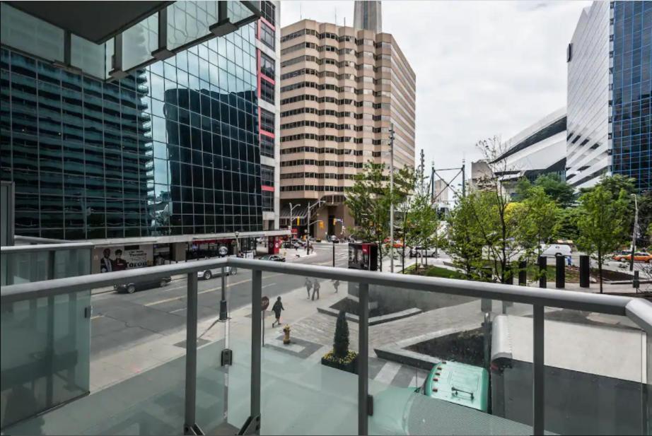 Skyline Suites - Walk To Mtcc, Acc, Rogers Centre & Entertainment District טורונטו מראה חיצוני תמונה