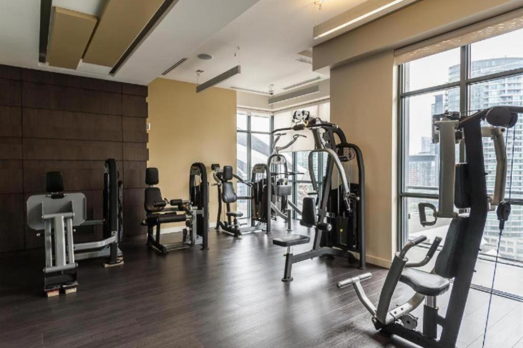 Skyline Suites - Walk To Mtcc, Acc, Rogers Centre & Entertainment District טורונטו מראה חיצוני תמונה