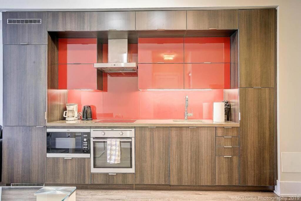 Skyline Suites - Walk To Mtcc, Acc, Rogers Centre & Entertainment District טורונטו מראה חיצוני תמונה